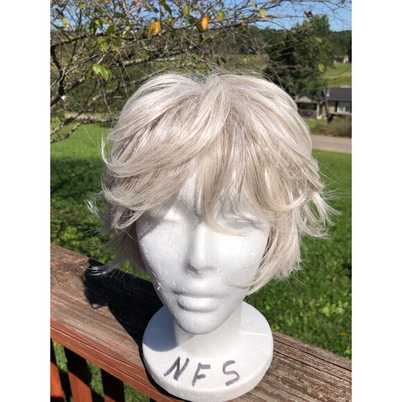 Wig Womens Short Layered Silver Grey Blonde Wig Wispy Gray Shag - Picture 1 of 11